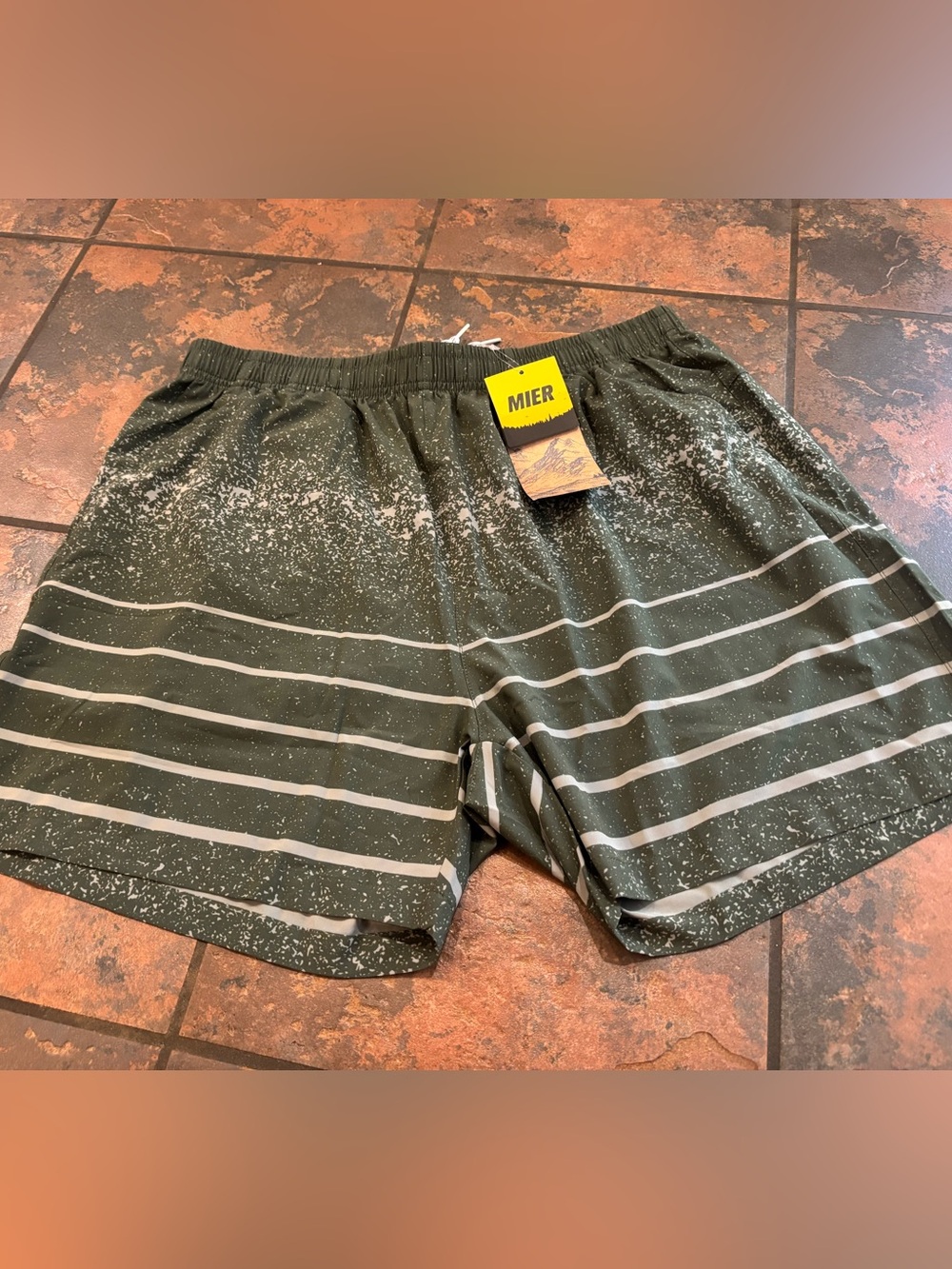 🌹Men's Olive Green Shorts with Subtle Stripe